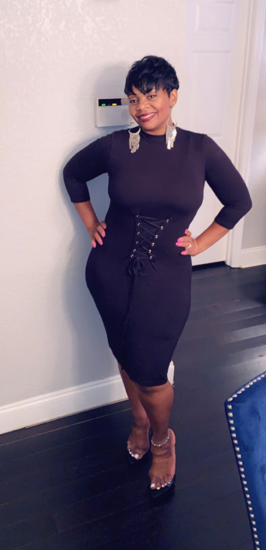 Long sleeve black dress w: tie waist